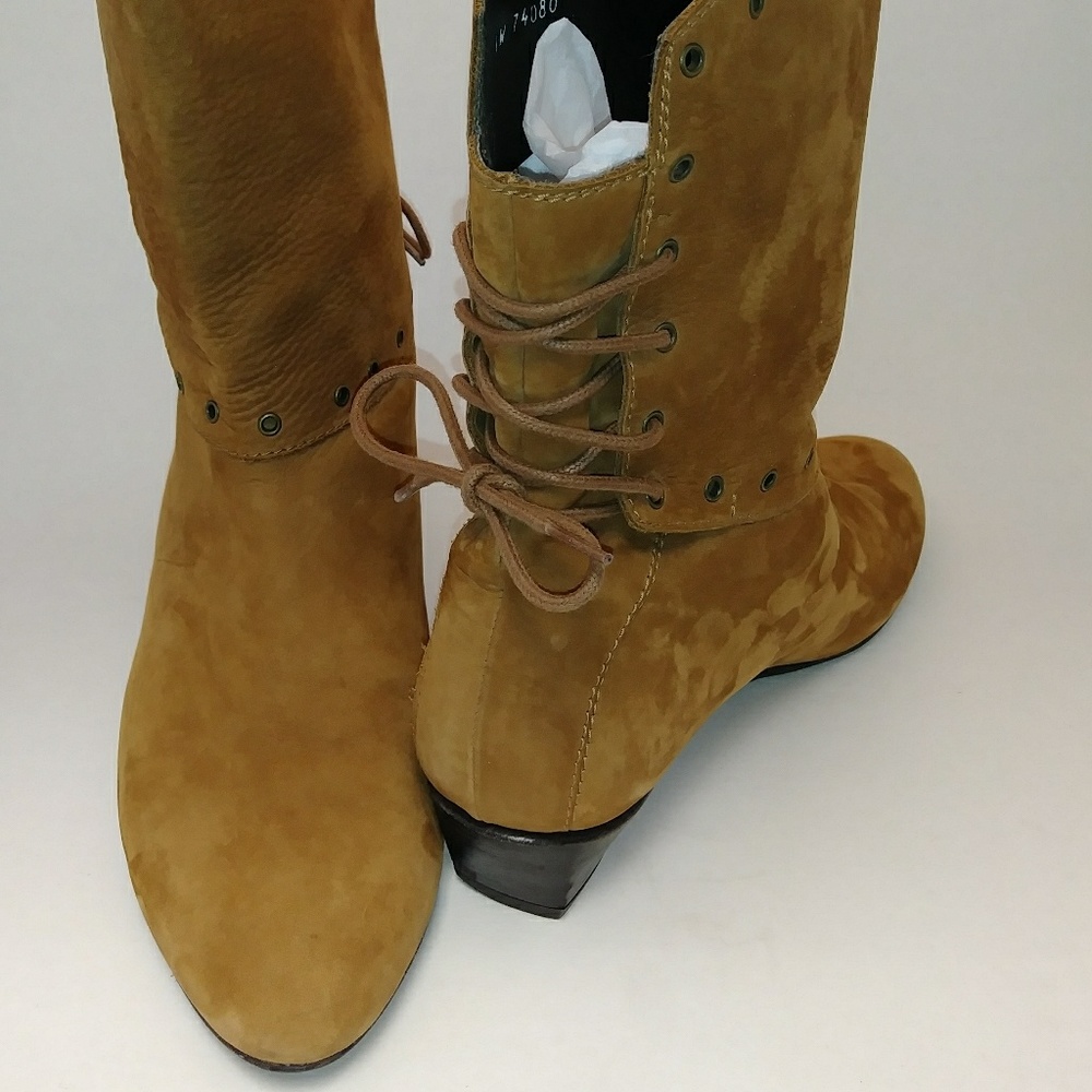 Stuart Weitzman suede booties. Quality! Sz8 - Picture 2 of 6